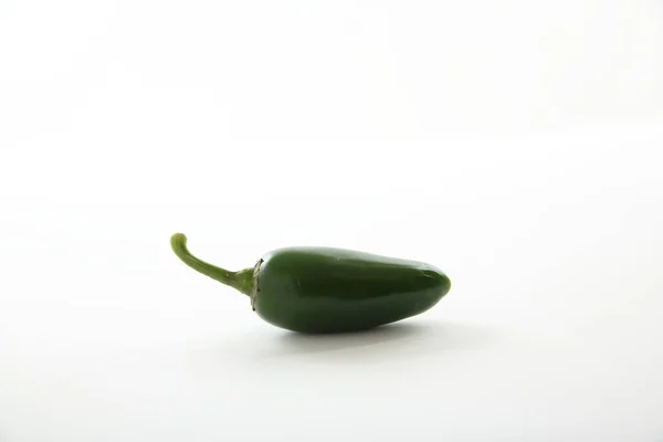 Jalapeno Zelené Chilli Papričky Izolován Bílém Pozadí — Stock fotografie
