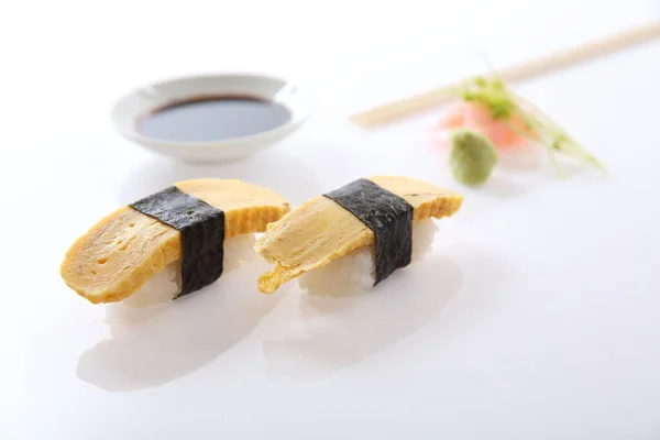 Köstliche Sushi Isoliert Weißem Hintergrund — Stockfoto