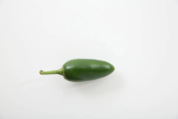 Jalapeno Zelené Chilli Papričky Izolován Bílém Pozadí — Stock fotografie