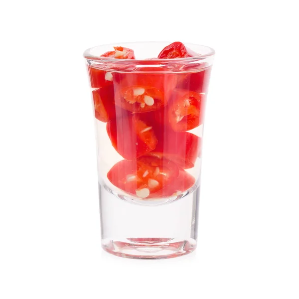 Sneetjes Gekonfijte Rode Hete Peper Glas Geïsoleerd Een Wit — Stockfoto