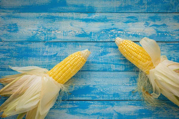 Ripe Corns Blue Wooden Table Top View — Stock Photo, Image