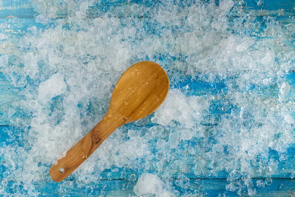 Crushed Ice Cubes Wooden Spoon Vintage Blue Wooden Table — Stock Photo, Image