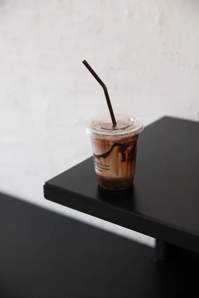 Chocolate Gelado Café Mesa Preta — Fotografia de Stock
