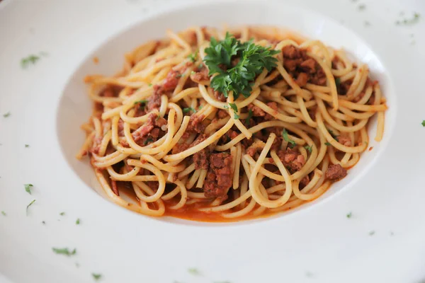 Boloñesa Espaguetis Con Salsa Tomate Res Sobre Mesa Madera — Foto de Stock
