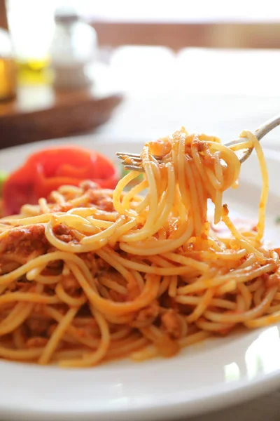Спагетті Болоньєзе Спагетті Томатним Соусом Зверху Сирами — стокове фото