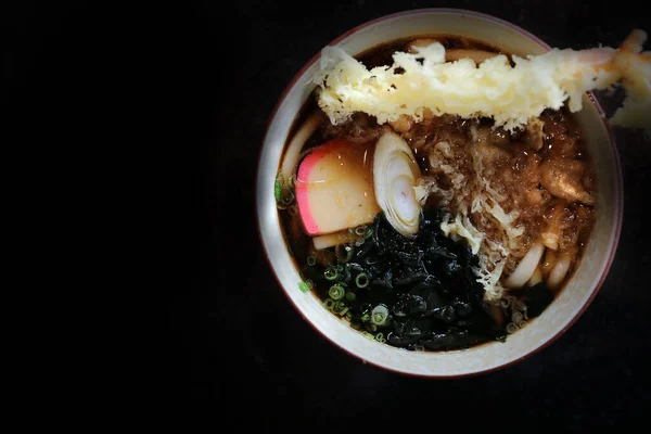 Удонская Лапша Жареными Креветками Темпура Японская Еда — стоковое фото