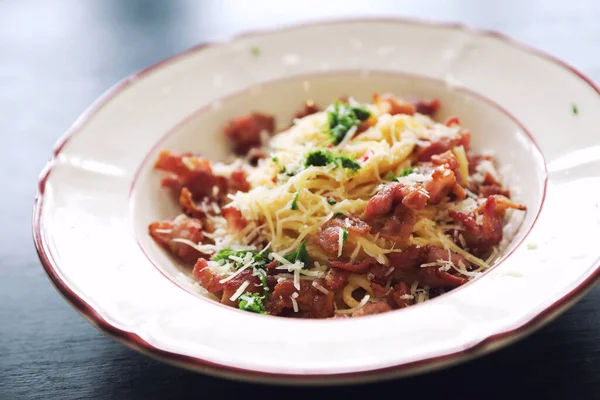 Σπαγκέτι Λευκή Σάλτσα Spaghetti Carbonara Μπέικον Και Γαρλί — Φωτογραφία Αρχείου
