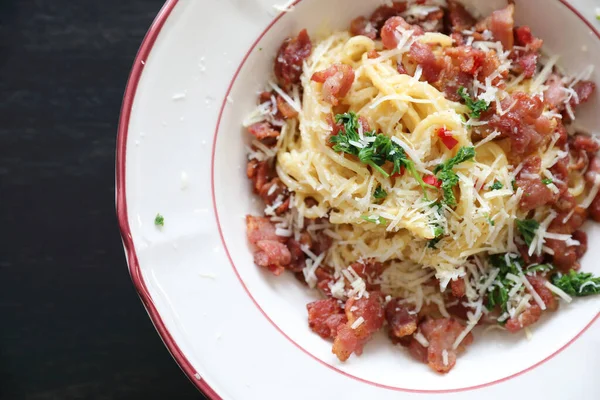 Σπαγκέτι Λευκή Σάλτσα Spaghetti Carbonara Μπέικον Και Γαρλί — Φωτογραφία Αρχείου