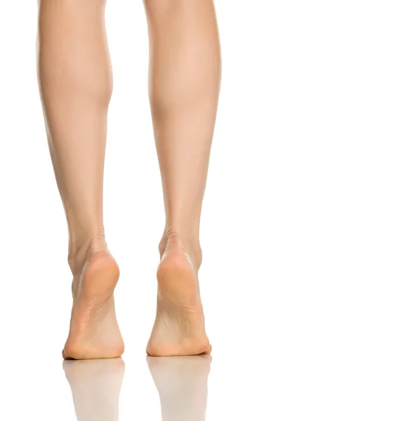 Красивые Женские Ноги Белом Фоне — стоковое фото