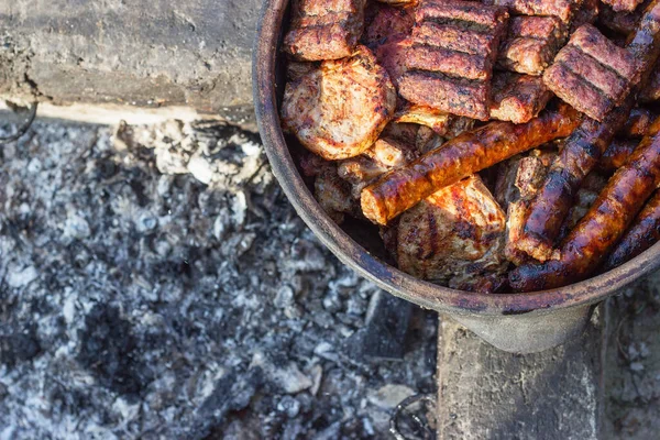 Barbecue Grilled Meat Big Clay Bowl — Stock Photo, Image