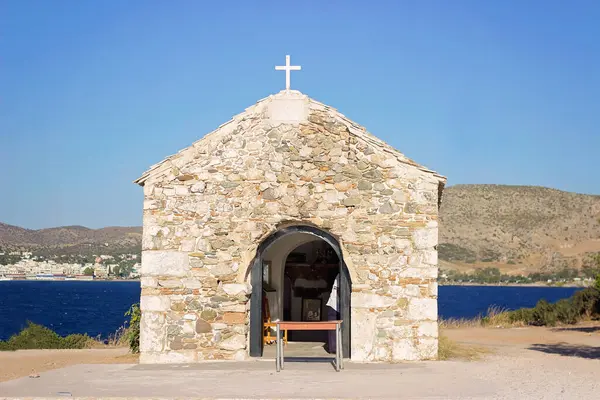 Mała Kaplica Wzgórzu Nad Morzem — Zdjęcie stockowe