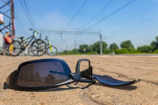 Broken Lost Black Glasses Lie Road Backdrop Cyclists — Stock Photo, Image