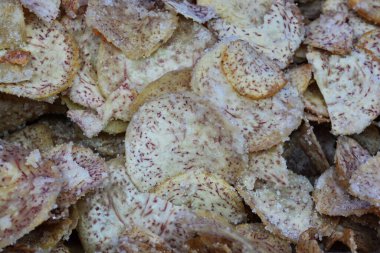 Tatlı taro cipsleri, yaklaşın. 