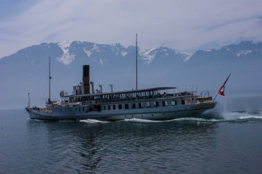 İsviçre Cenevre Gölü manzaralı