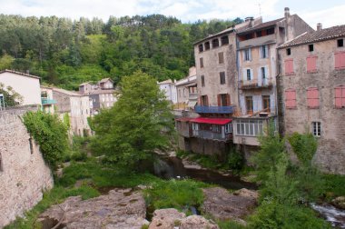 Alps bölgesindeki rhone köyü, Fransa