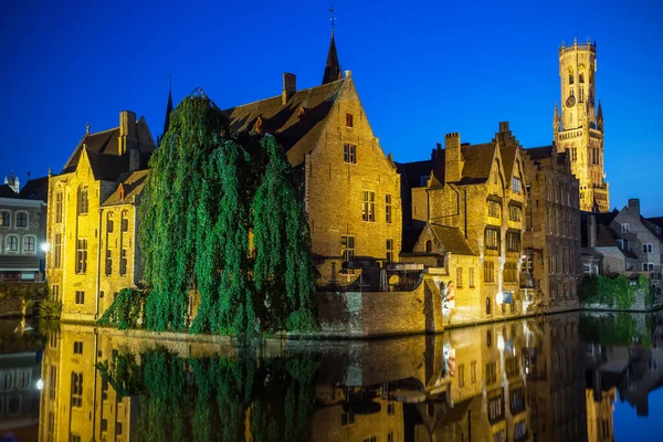 ブルージュ ベルギーの古い町の夜景 — ストック写真