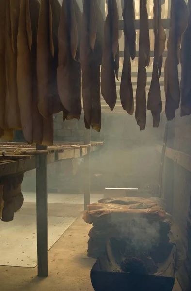 スモークハウスの天然ゴムの熱乾燥 — ストック写真