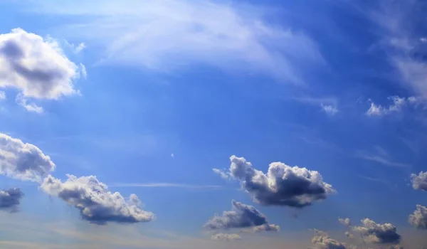 Gökyüzünde Güzel Bulutlar Bulutlu Arkaplan — Stok fotoğraf