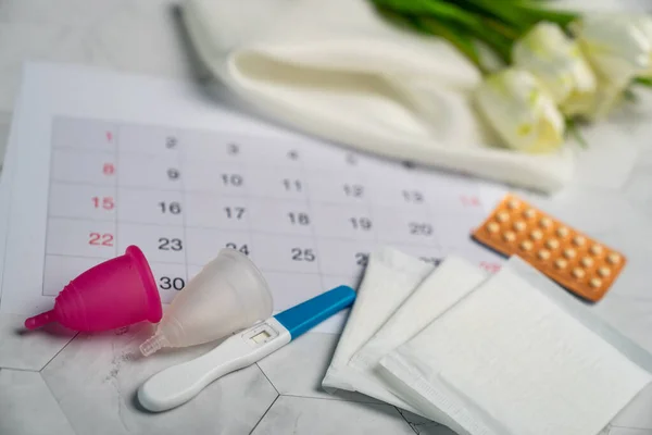 Schwangerschaftstest Antibabypille Menstruationstassen Und Hygieneartikel — Stockfoto