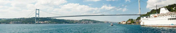 Velký Visutý Most Přes Řeku — Stock fotografie