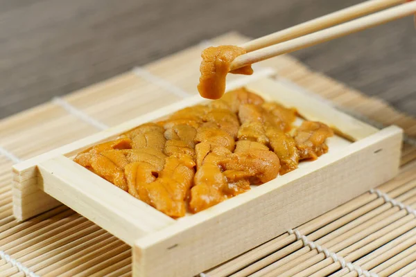 Uni Sushi Chopsticks Sea Urchin Uni Sashimi Tasty Japanese Seafood — Stock Photo, Image