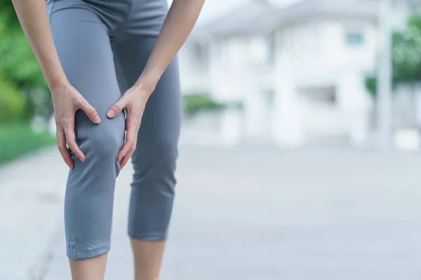 Women Knee Pain Sport Exercising Injury — Stock Photo, Image