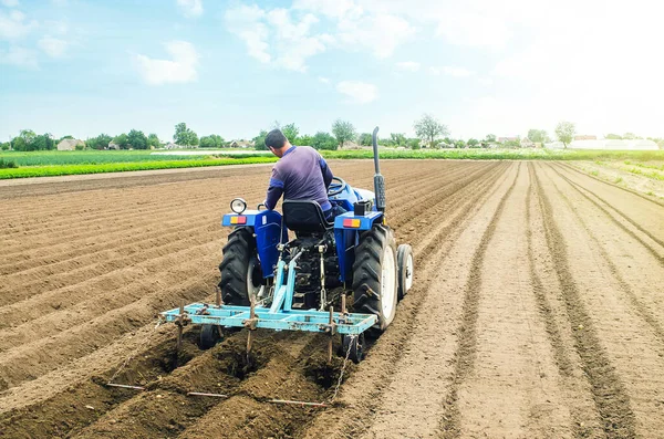 Farmer Tractor Making Rows Farm Field Preparing Land Planting Future — Stock Photo, Image
