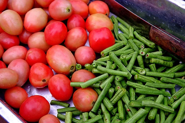 Tomaten Und Lange Bohnen — Stockfoto