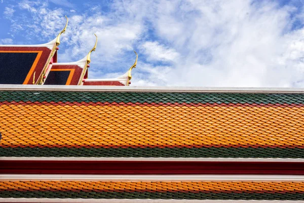 Dak Van Thai Tempel Met Gevel Top — Stockfoto