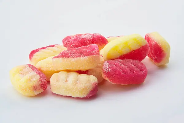白底Rhubarb和Custard糖果堆 — 图库照片