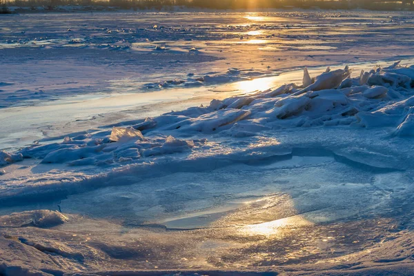 Winter Zon Reflectie Icy River — Stockfoto