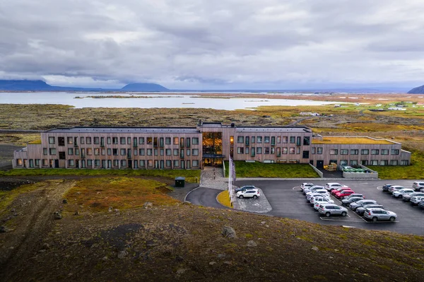 Fosshotel Myvatn座落在冰岛一个美丽的湖畔环路上 — 图库照片