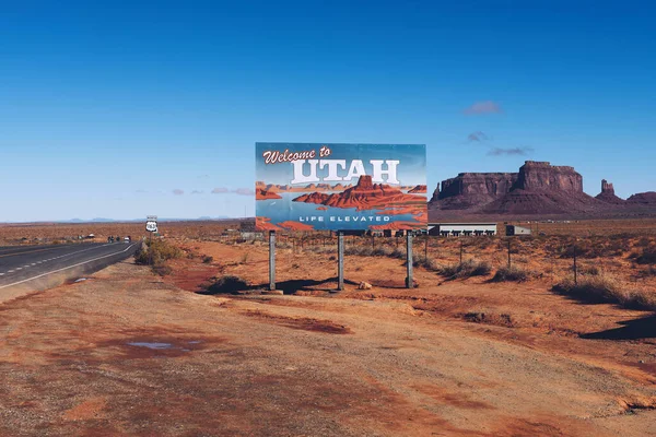 Monument Valley Yakınlarındaki 163 Boyunca Utah State Sign Hoş Geldiniz — Stok fotoğraf