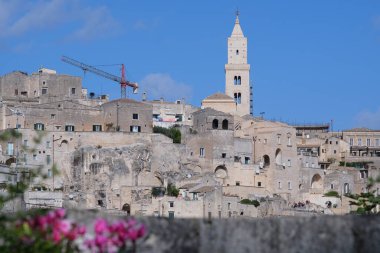 Evlerin manzarası ve çatıları olan Matera 'nın Sassi' si. 
