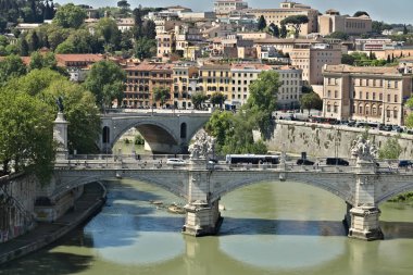 Roma, İtalya. 05/02/2019. Ponte Vittorio Emanuele ve Tiber 