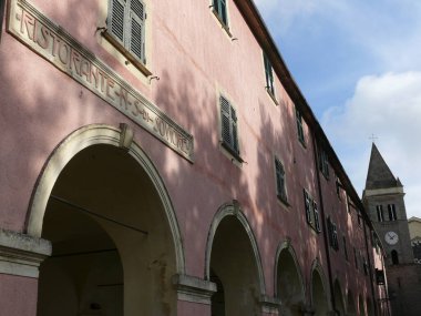 Sovyetlerin Cinque Terre 'deki kiliseli mabedi. 