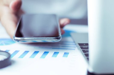 Mobil Ekran Yazdırma Çağdaş Akıllı Telefon Öngörünümü kullanan iş konsepti Hesap Yöneticisi