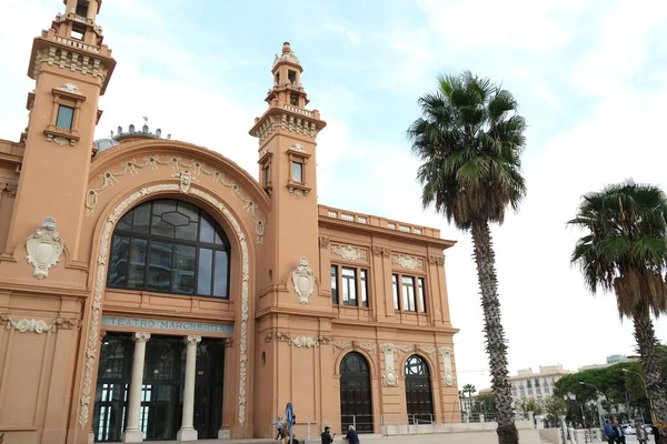 Bari Deki Margherita Tiyatrosu Nun Önünde — Stok fotoğraf