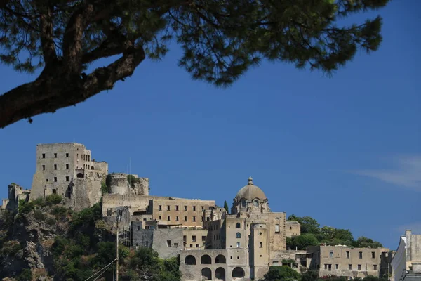 Vacker Utsikt Över Antikens Aragonien Slott Ischia Ponte — Stockfoto