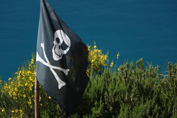 Bandeira Pirata Içada Nas Colinas Cinque Terre Ligúria — Fotografia de Stock