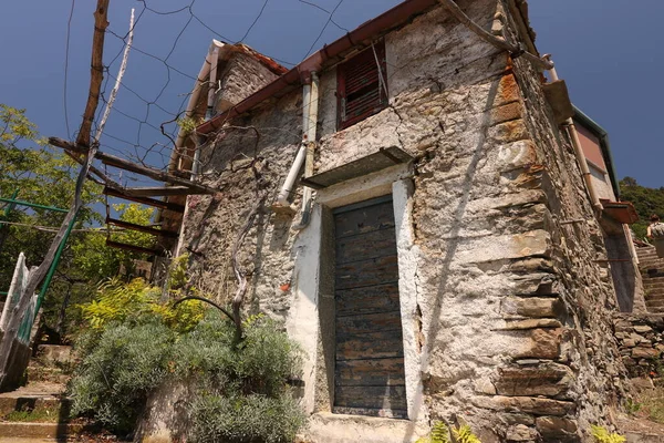 Cinque Terre公园山上的小乡村住宅 — 图库照片