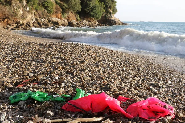 Plastik Atık Plajda Denizden Toplanmış — Stok fotoğraf