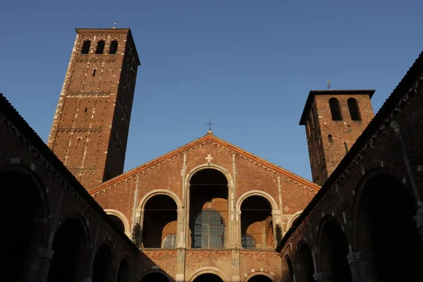 Detalj Fasaden Kyrkan Sant Ambrogio Milano Byggnaden — Stockfoto