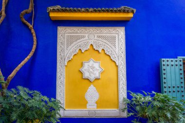 Fas, Marakeş, Yves San Laurent Bahçeleri veya Le Jardin Majorelle, 1 Aralık 2019: İnanılmaz tropikal bahçeler