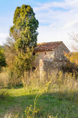 provence küçük eski taş ev