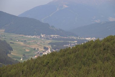 İtalya 'daki dağların manzarası