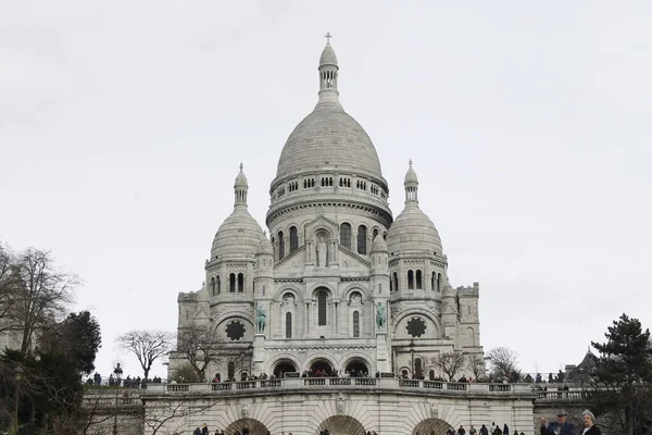 法国巴黎Sacre Coeur大教堂的游客 — 图库照片