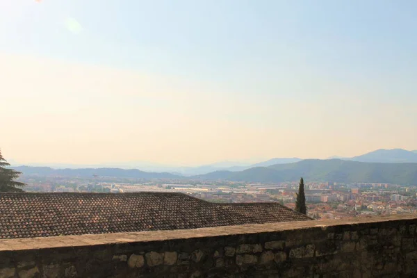 中世纪布雷西亚城美丽的城市景观 — 图库照片