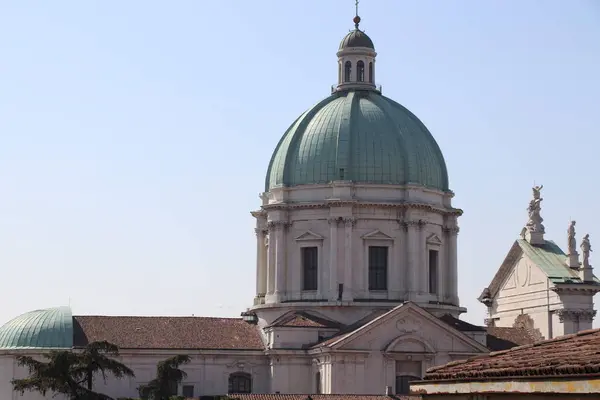 Vista Della Cattedrale Nella Città Europea — Foto Stock
