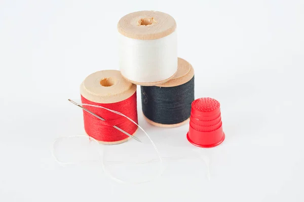 Cotton Reels Needle Thimble Isolated White — Stok fotoğraf